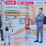 【悲報】中国のロボット、すこし押しただけで無惨に倒れてしまうｗｗｗｗ