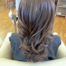 ダメージフリーの1プロセスブリーチinカラー抜群の発色と感動のツルツル美髪仕上げ