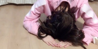 小さい頃、夜中に騒々しくて目が覚めたら、ガラス片の散らばる暗闇の廊下で父親が母親を土下座させて掃除機で頭吸ってたのを見てしまった…後日理由を聞くと…