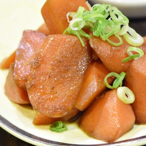 甘さが引き立つ♪人参のスパイシー醤油煮込み