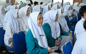 北海道「インドネシア人留学生に年３７０万円支給します！」