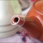 お茶屋「急須の注ぎ口のビニールキャップは不要なので外して」 → ネット民に衝撃走るｗｗｗ
