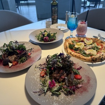 【神戸三宮】神戸港の絶景とパン食べ放題のグルメビル　～ami KOBE