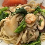 MUSIC MAKES US HAPPY!