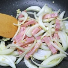 春野菜たっぷり♪菜の花とベーコンの簡単ワンパンパスタ！