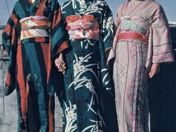 【初詣】お寺で「かしわ手」はマナー違反なのか？神仏習合の歴史からひも解く