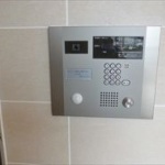 （ヽ'ん`）「オートロックマンションでも月2万とかザラにある」