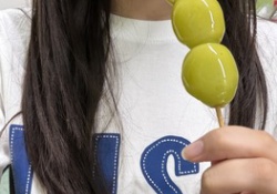 【速報】乃木坂最年少、棒状のものをお口で咥えようとするショットを掲載