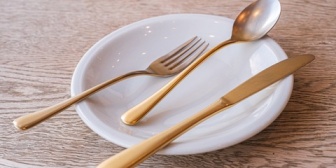 【愚痴】嫁は専業主婦なんだが、子供の世話（小学生が一人）が忙しいそうで、晩飯を作らない