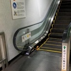 【異常】男さん、駅のエスカレーターで『一線』を超えてしまう・・・・