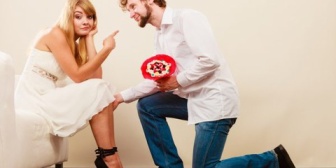 半年前に「恋愛は無理、友達でいよう」と言われたけど、LINEで「遊ぼう！」って来た。そのメッセージには「1人は寂しい」とも書かれている。