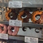 売れ行き伸びず　セブン－イレブン、レジ横で販売しているドーナツを全面刷新へ