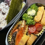 MUSIC MAKES US HAPPY!