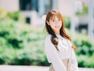 【画像】中井亜美ちゃん、セクシーすぎる服を着てしまう