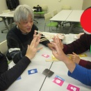 大の大人が、うんうん、いいながら、スティックを嵩むシュールな光景？！しかも、ルールを間違えて、完全な無理ゲーに～YUBIBO（JELLY JERRY GAMES）