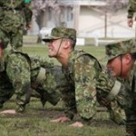 自衛隊の訓練って、イジメかってくらい教官が怒鳴ったりしてんの見るけどあれって違法にならんの？ 	