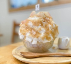 「KOTOYA CAFE」の『桃みるくかき氷』など（茨木市園田町）【いばつーグルメ】