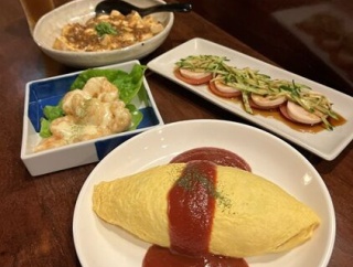 看板のみ！ハードル高めのお店へ噂のオムライスを食べに潜入調査「中華酒場 一八」