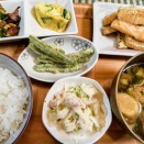 今朝もハラスの味噌漬けで味噌汁を溢す