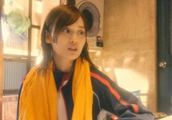 【残念】「映像研」の山下美月、このシーン、キャミじゃないのか・・・・・