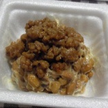 『冷奴と挽き肉乗せ納豆』の画像