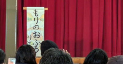 息子　幼稚園の発表会で頑張る