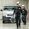 現金輸送車の警備員（年収200万～400万）ってなんで特殊部隊みたいな格好してんの？