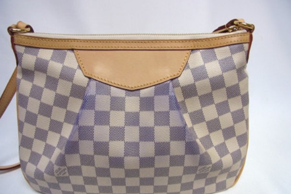 ヴィトンバッグ色移りの染み抜き 染み抜き 染色師