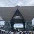 「ビッグサイトの逆ピラミッドって入れるの？」外国人と見るコミックマーケット108まとめ