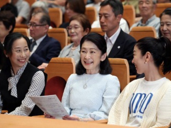 紀子さま、難病支援コンサートご鑑賞　出演者とご懇談