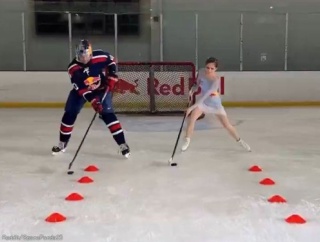 フィギュアスケート選手とアイスホッケー選手が「お互いの技」に挑戦したら…ほっこりする対決