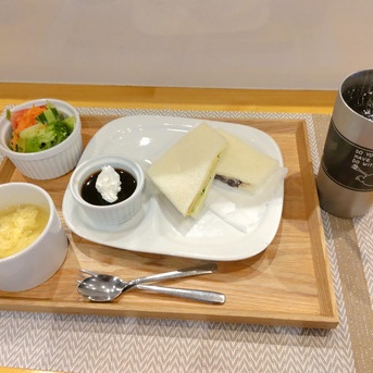 ビルのガレージ奥にあるこじんまりした岩倉郊外の喫茶店でモーニング/Cafe COCO