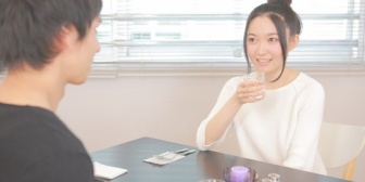 私の友達の愚痴を「うんうん、良い子だね君は」と友達を立てて聞いていた私彼氏。その帰り道に、私彼「お前なんであんな馬鹿と俺を会わせたんだよ」私「え？」