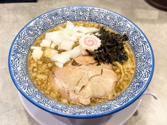 「トカク食堂」の『新潟 背脂煮干 中華そば』（高槻市富田町）【たかつーグルメ】