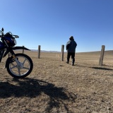 海外青年の車と制限速度。