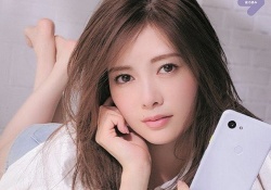 【セクシー】白石麻衣、大胆”ヘソ出し＆太もも見せ”最新表紙ｷﾀ――(ﾟ∀ﾟ)――!!