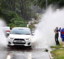 オーーストラリア東部 100年に1度の豪雨 ダム溢れる