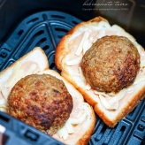 ボリューム満点！食パンハンバーガー