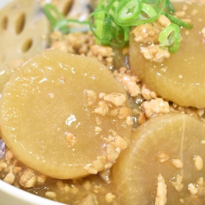 鶏の出汁♪大根と蓮根の鶏そぼろ煮込み