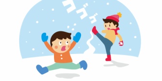 小学生の頃、雪が積もった休み時間に雪合戦をやっていた時『危ない！』と声が聞こえて顔面に衝撃が走った