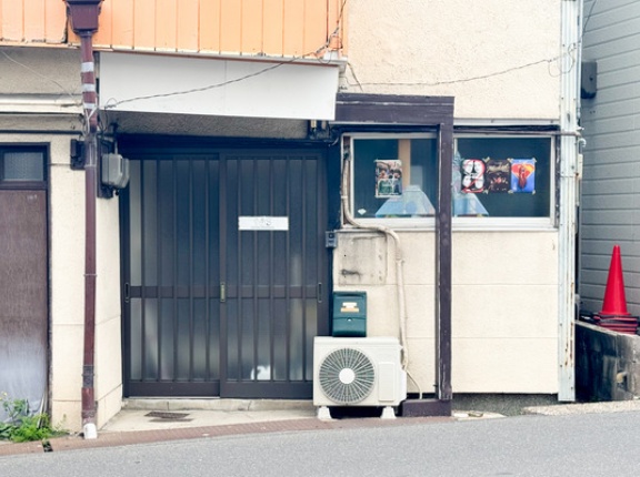 西国街道ぞい古曽部町に「ほぼ無人古着堂105」ができるみたい