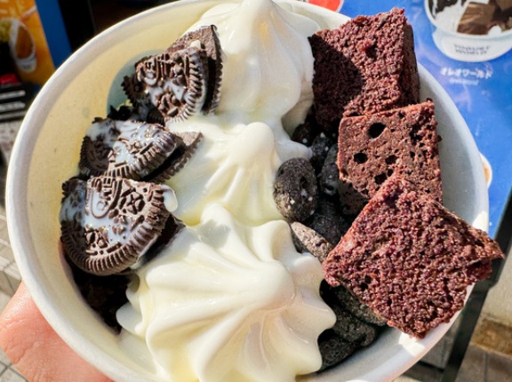 「YOGURT WORLD」の『オレオワールド』（高槻市高槻町）【たかつーグルメ】