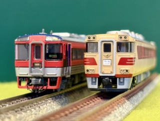 トミックス「キハ181」とマイクロエース「キハ185」を並べてみました。