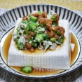 食がすすんでボリュームあり「オクラとエノキの梅ポン酢冷奴」
