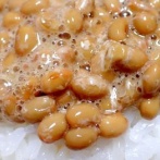 【画像】「最近、乳酸菌入り納豆を食べてるけど、マジでお腹の調子が超良くなった！…あれ？」　→　健康ガチ勢さん、まさかの不都合な真実に気づいてしまう…