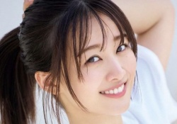 原田葵さん、坂道時代の衣装に触れる