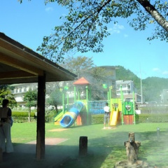 金山ふれあいパークにミスト付遊具新設