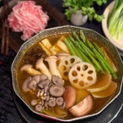 暑いのか…寒いのか…悩ましい日のカレー鍋の夜ごはん