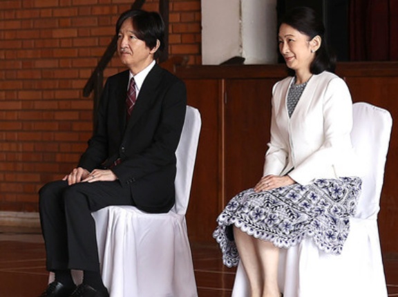 紀子さまのドレスはパラグアイの伝統的なレース「ニャンドゥティ」・政府専用機はロスでも人気
