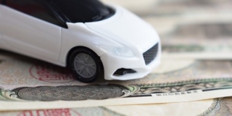 夫婦共働きで合わせて年収800万なのに車買うのに全額借金。しかも返済額月1万円。なぜなら家の貯蓄がないかららしい。